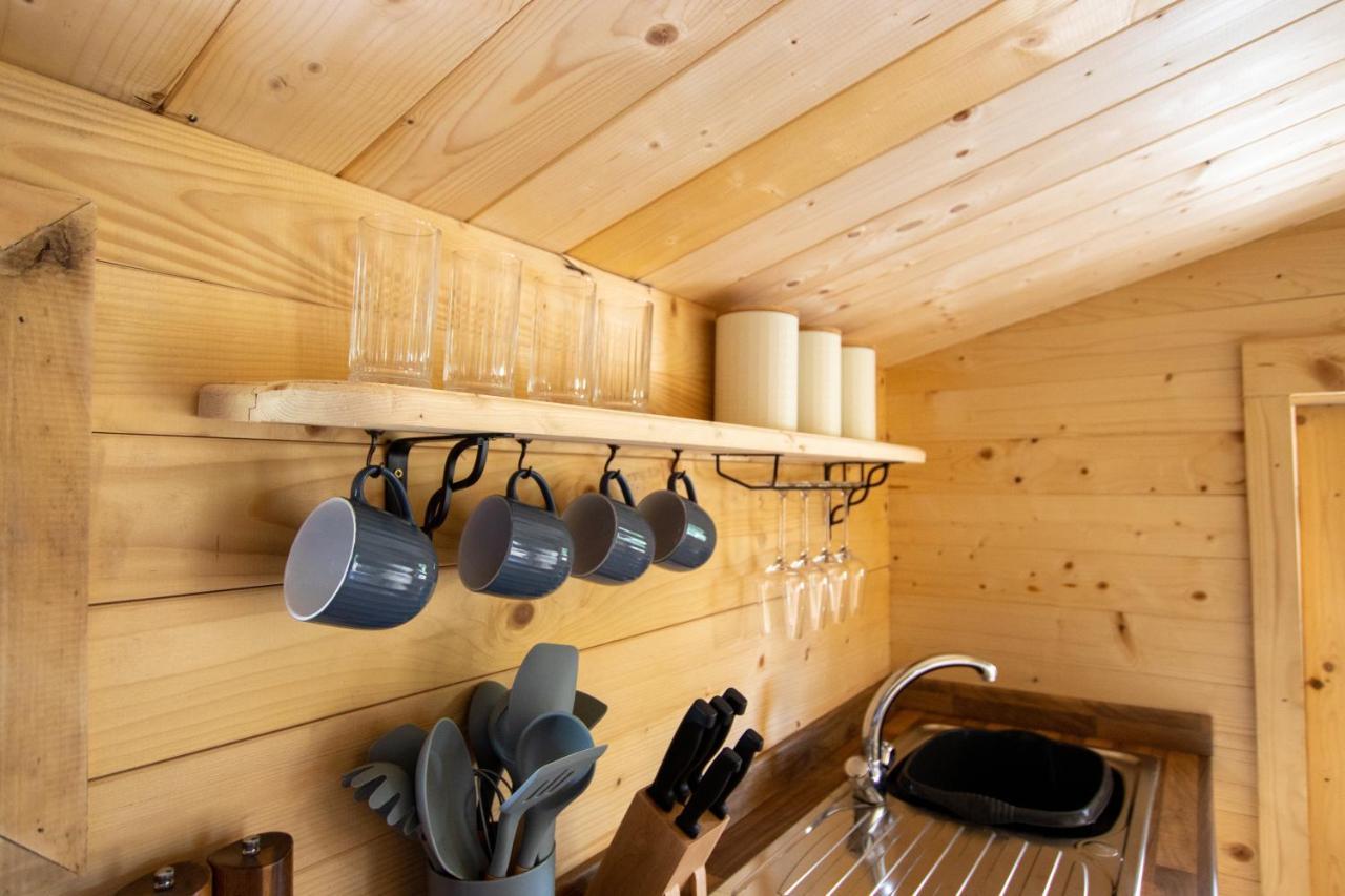 Choller Lake Lodges - Primrose Cabin With Private Hot Tub Аръндел Екстериор снимка